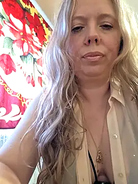 Irina3718 online show from May 4, 2026, 1:14 pm