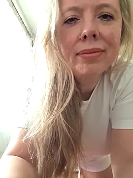 Irina3718 online show from February 13, 2026, 8:36 am