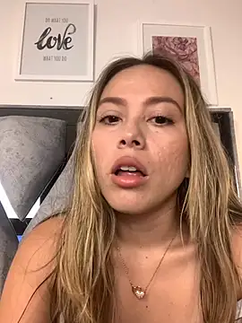 Snapshot of valery_and_Dani_ chatting on November 27, 2025, 7:58 pm valery and Dani online show from November 27, 2025, 7:58 pm