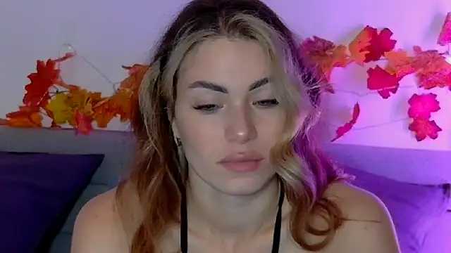 Snapshot of SweetDarling7 chatting on November 7, 2025, 4:00 pm SweetDarling7 online show from November 7, 2025, 4:00 pm