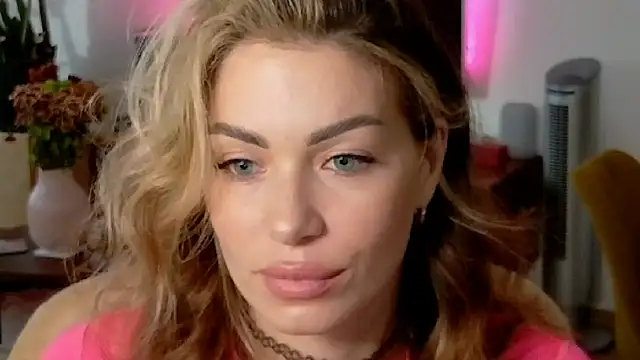 Snapshot of SweetDarling7 chatting on November 2, 2025, 2:00 pm SweetDarling7 online show from November 2, 2025, 2:00 pm