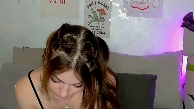 SweetDarling7 online show from May 2, 2026, 12:32 pm