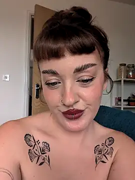Petite Juicy Olive online show from May 8, 2026, 9:46 am