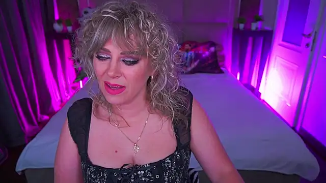 Snapshot of CandyLadyyy chatting on July 18, 2026, 8:50 pm CandyLadyyy online show from July 18, 2026, 8:50 pm