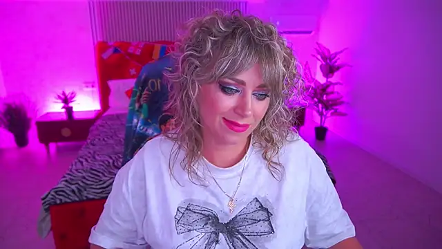 Snapshot of CandyLadyyy chatting on July 17, 2026, 8:06 pm CandyLadyyy online show from July 17, 2026, 8:06 pm