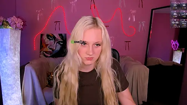 Snapshot of madam_uliis chatting on April 14, 2026, 9:47 am madam uliis online show from April 14, 2026, 9:47 am