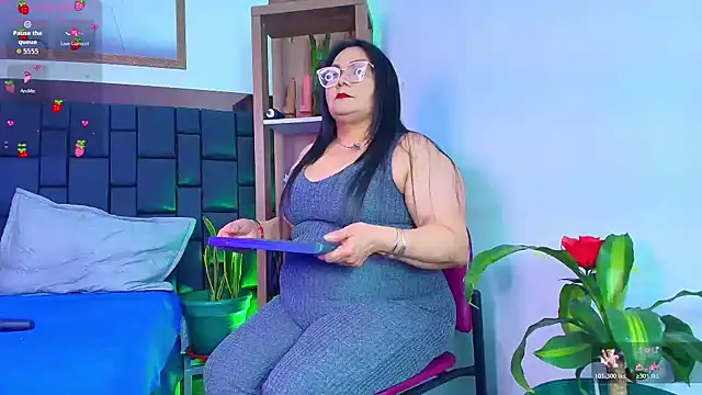 Snapshot of EllenaBoobs_ chatting on August 5, 2026, 2:27 am EllenaBoobs online show from August 5, 2026, 2:27 am