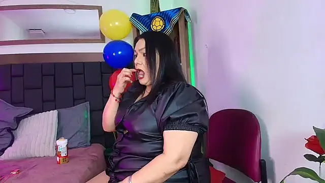 Snapshot of EllenaBoobs_ chatting on July 3, 2026, 3:35 am EllenaBoobs online show from July 3, 2026, 3:35 am