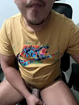 Snapshot of Gusta_bi chatting on November 11, 2025, 1:00 am Gusta bi online show from November 11, 2025, 1:00 am