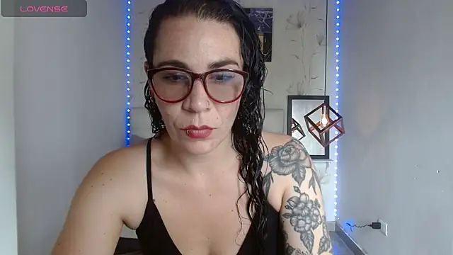 Snapshot of mia_velvet1 chatting on May 31, 2026, 3:29 pm mia velvet1 online show from May 31, 2026, 3:29 pm