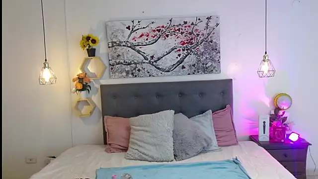 Snapshot of Rose_Thompson1 chatting on December 5, 2025, 1:43 pm Rose Thompson1 online show from December 5, 2025, 1:43 pm