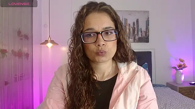 Snapshot of Rose_Thompson1 chatting on May 7, 2026, 1:14 pm Rose Thompson1 online show from May 7, 2026, 1:14 pm
