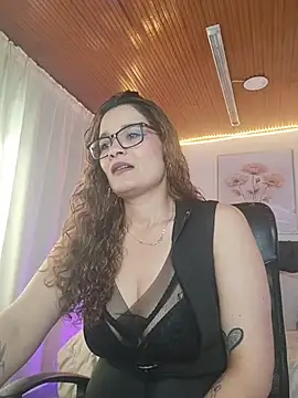 Snapshot of Rose_Thompson1 chatting on June 29, 2026, 1:33 pm Rose Thompson1 online show from June 29, 2026, 1:33 pm