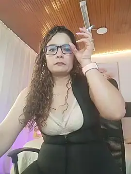 Snapshot of Rose_Thompson1 chatting on July 5, 2026, 1:40 pm Rose Thompson1 online show from July 5, 2026, 1:40 pm