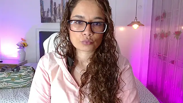 Snapshot of Rose_Thompson1 chatting on May 17, 2026, 1:33 pm Rose Thompson1 online show from May 17, 2026, 1:33 pm