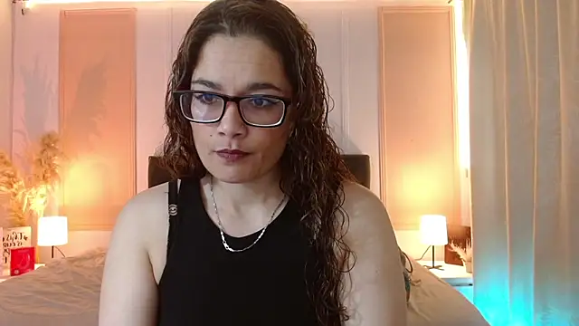 Snapshot of Rose_Thompson1 chatting on June 7, 2026, 1:38 pm Rose Thompson1 online show from June 7, 2026, 1:38 pm