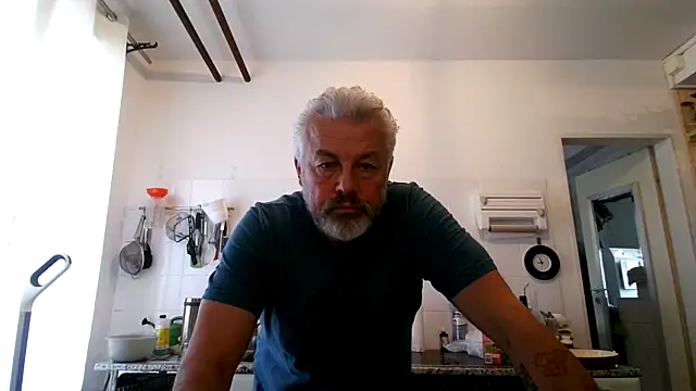 Snapshot of Berg_Boy chatting on November 14, 2025, 7:56 am Berg Boy online show from November 14, 2025, 7:56 am