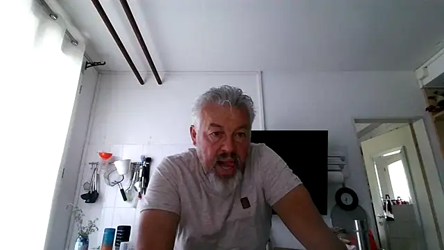 Berg Boy online show from May 9, 2026, 5:33 am