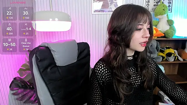 Snapshot of Miyuki_wolf chatting on October 13, 2025, 8:32 pm Miyuki wolf online show from October 13, 2025, 8:32 pm