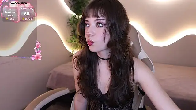 Snapshot of Miyuki_wolf chatting on November 12, 2025, 8:45 pm Miyuki wolf online show from November 12, 2025, 8:45 pm