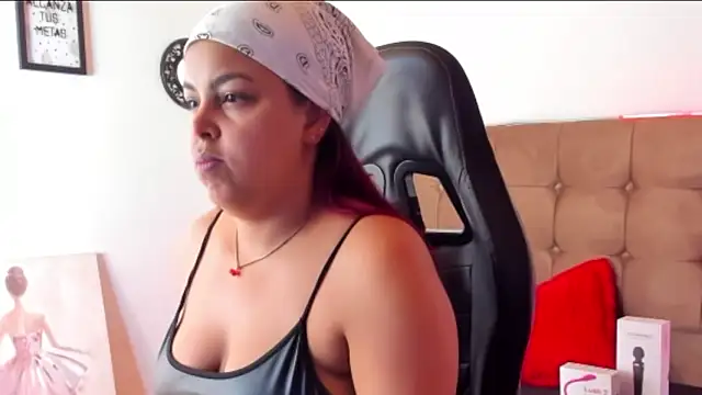 Snapshot of Mehlany_Moretz chatting on December 1, 2025, 9:59 pm Mehlany Moretz online show from December 1, 2025, 9:59 pm