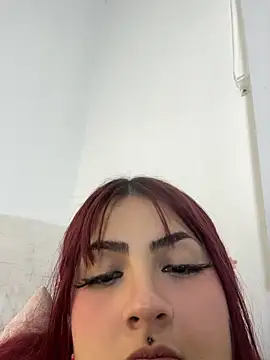 Snapshot of Ivelleee_ chatting on May 27, 2026, 10:28 pm Ivelleee online show from May 27, 2026, 10:28 pm