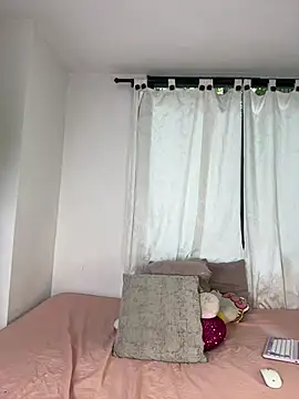 Ivelleee  online show from February 28, 2026, 4:17 pm