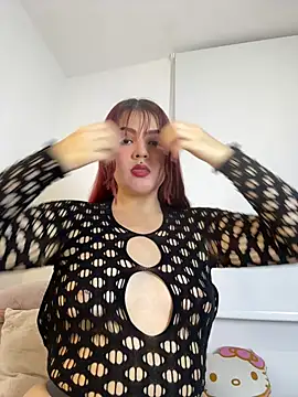 Snapshot of Ivelleee_ chatting on June 26, 2026, 11:32 pm Ivelleee online show from June 26, 2026, 11:32 pm