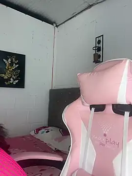 Snapshot of emily__sweet__ chatting on August 5, 2026, 10:09 am emily sweet online show from August 5, 2026, 10:09 am