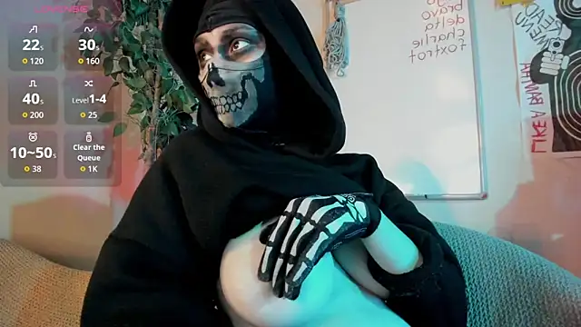 Snapshot of cos_operator chatting on November 7, 2025, 7:40 pm cos operator online show from November 7, 2025, 7:40 pm