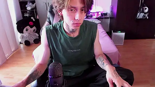 Snapshot of xIce_Boy chatting on March 6, 2026, 2:23 pm xIce Boy online show from March 6, 2026, 2:23 pm