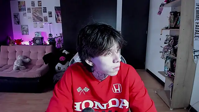 Snapshot of xIce_Boy chatting on June 18, 2026, 6:46 pm xIce Boy online show from June 18, 2026, 6:46 pm
