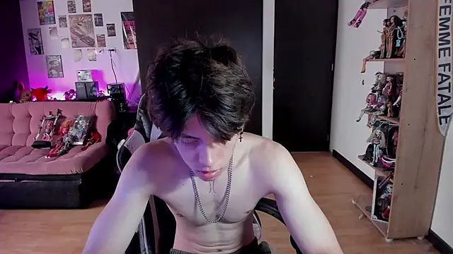 Snapshot of xIce_Boy chatting on June 6, 2026, 2:44 pm xIce Boy online show from June 6, 2026, 2:44 pm