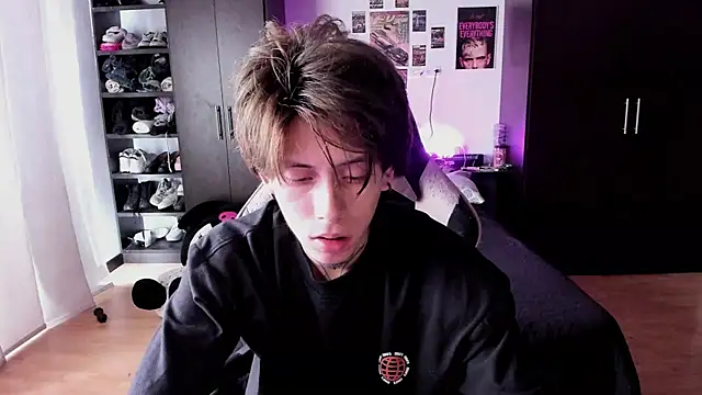 Snapshot of xIce_Boy chatting on February 18, 2026, 3:19 pm xIce Boy online show from February 18, 2026, 3:19 pm