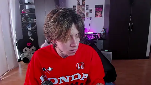 Snapshot of xIce_Boy chatting on March 16, 2026, 1:48 pm xIce Boy online show from March 16, 2026, 1:48 pm