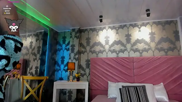 Snapshot of Karin_Ks chatting on November 12, 2025, 7:40 pm Karin Ks online show from November 12, 2025, 7:40 pm