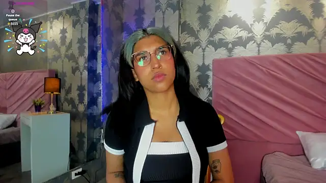 Snapshot of Karin_Ks chatting on November 25, 2025, 7:36 pm Karin Ks online show from November 25, 2025, 7:36 pm