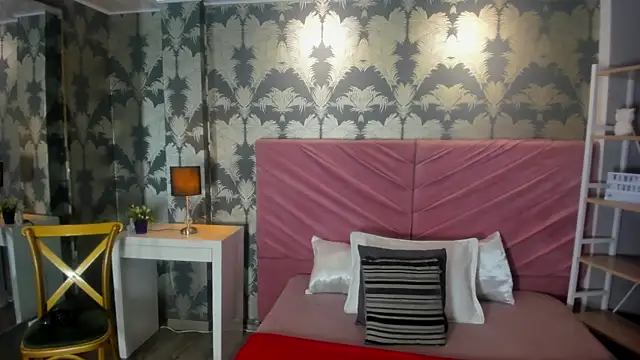 Snapshot of Karin_Ks chatting on October 24, 2025, 7:24 pm Karin Ks online show from October 24, 2025, 7:24 pm