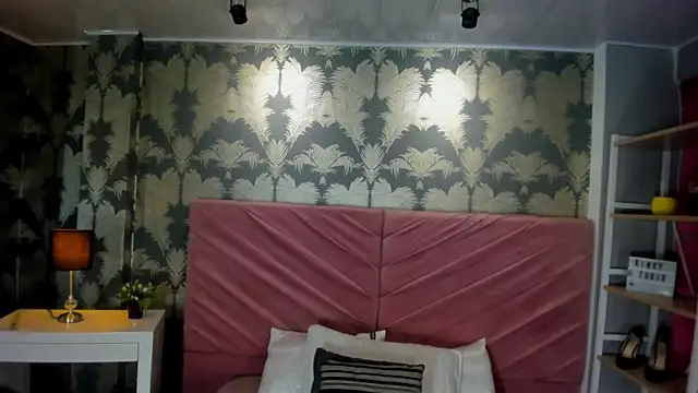 Snapshot of Karin_Ks chatting on November 5, 2025, 7:17 pm Karin Ks online show from November 5, 2025, 7:17 pm