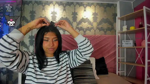 Snapshot of Karin_Ks chatting on October 17, 2025, 7:26 pm Karin Ks online show from October 17, 2025, 7:26 pm