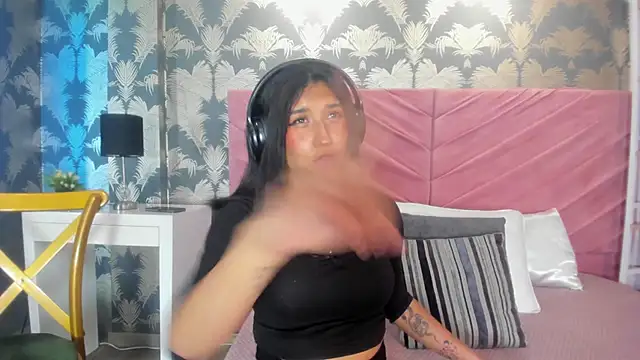 Snapshot of Karin_Ks chatting on October 23, 2025, 7:12 pm Karin Ks online show from October 23, 2025, 7:12 pm