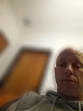 Snapshot of svenpfeifer chatting on April 15, 2026, 6:12 pm svenpfeifer online show from April 15, 2026, 6:12 pm