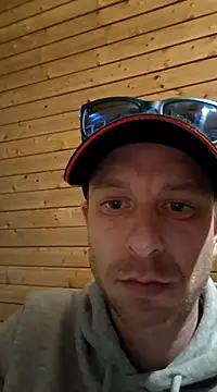 Snapshot of svenpfeifer chatting on March 23, 2025, 12:15 am svenpfeifer online show from March 23, 2025, 12:15 am