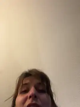 Snapshot of 2brokegirlz chatting on March 11, 2025, 12:39 pm 2brokegirlz online show from March 11, 2025, 12:39 pm