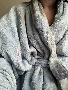 Snapshot of 2brokegirlz chatting on March 12, 2025, 4:02 pm 2brokegirlz online show from March 12, 2025, 4:02 pm