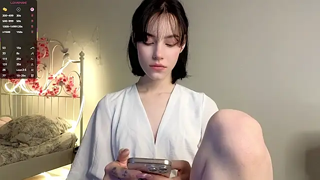 Snapshot of glamourr chatting on October 14, 2025, 9:43 am glamourr online show from October 14, 2025, 9:43 am