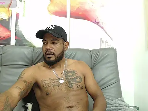 Snapshot of BladeFoxxx1 chatting on October 18, 2025, 1:13 pm BladeFoxxx1 online show from October 18, 2025, 1:13 pm