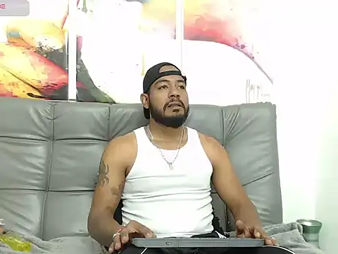 Snapshot of BladeFoxxx1 chatting on October 27, 2025, 12:28 pm BladeFoxxx1 online show from October 27, 2025, 12:28 pm