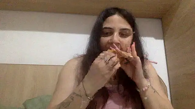 Snapshot of Veramaia chatting on May 16, 2026, 10:36 am Veramaia online show from May 16, 2026, 10:36 am