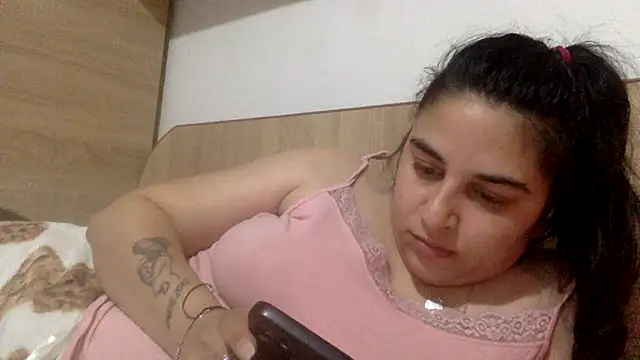 Snapshot of Veramaia chatting on May 15, 2026, 7:01 pm Veramaia online show from May 15, 2026, 7:01 pm